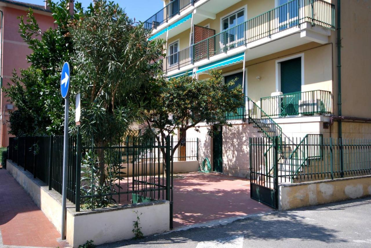 Appartamenti Con Giardino E Posto Auto Per Famiglie Finale Ligure Exterior foto