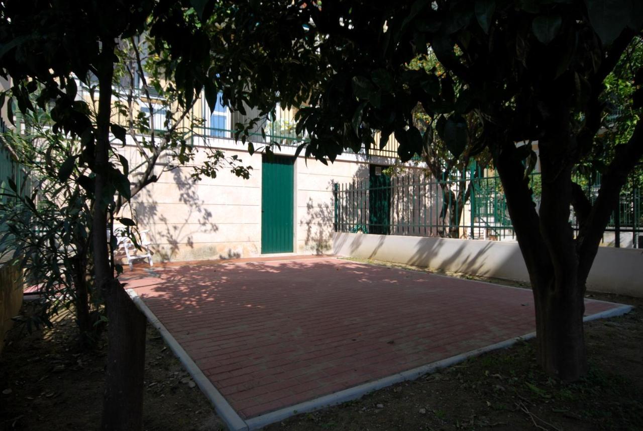 Appartamenti Con Giardino E Posto Auto Per Famiglie Finale Ligure Exterior foto